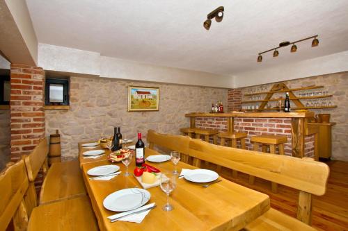 Casa Naturalis-Villa with heated pool &garden in Velika Cista