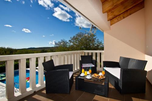 Casa Naturalis-Villa with heated pool &garden in Velika Cista