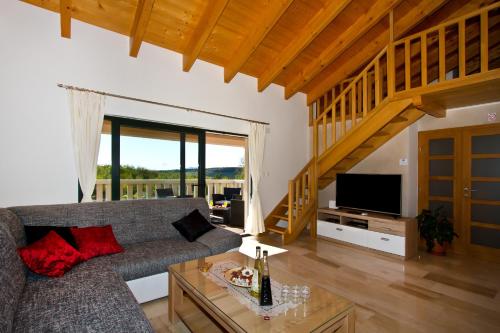 Casa Naturalis-Villa with heated pool &garden in Velika Cista