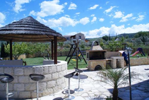 Stephanie Villa in Simou