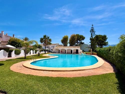 Úszómedence, Casa adosada Villa Rivera in Casas Devesa