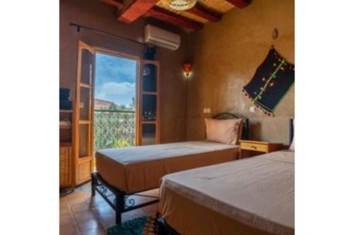 2 twin beds