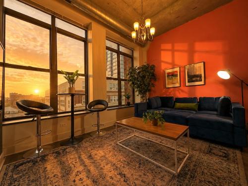 Stylish 2BR Suite with Optional Parking & Gym Access Near Lakefront, Shedd Aquarium and McCormick Center