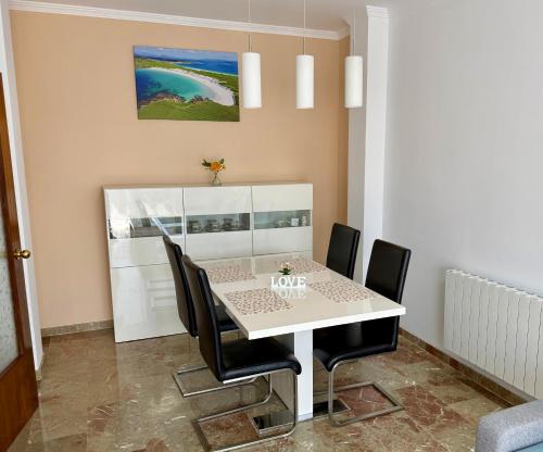 Babu Home Bcn - Welcoming, Peaceful, 20 min airport drive, Easy street parking, 70m2 in Sant Joan Despí