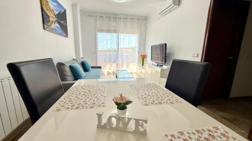 Babu Home Bcn - Welcoming, Peaceful, 20 min airport drive, Easy street parking, 70m2 in Sant Joan Despí