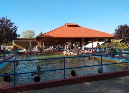 Fenyőházak (Fenyohazak) in Buzsak