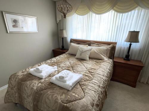 Bright 3-Bedroom Suite with Indoor Jacuzzi in Assiniboia Downs