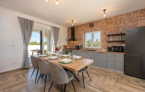 virtuve, Holiday Home Olivarum with heated pool in Stankovci