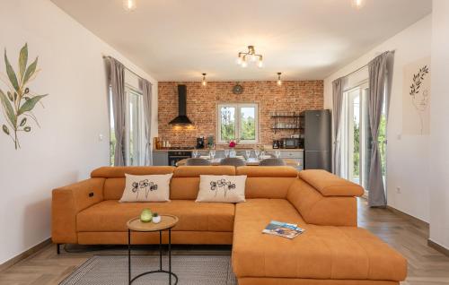 Koplietošanas atpūtas telpa ar TV, Holiday Home Olivarum with heated pool in Stankovci