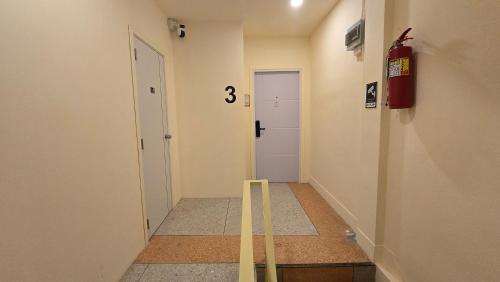 Norns Silom Cafe & Stay - image 5