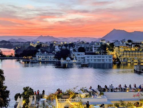 Navghat 68 - Lake facing Heritage Stay in Udaipur – khách sạn tại Hillside