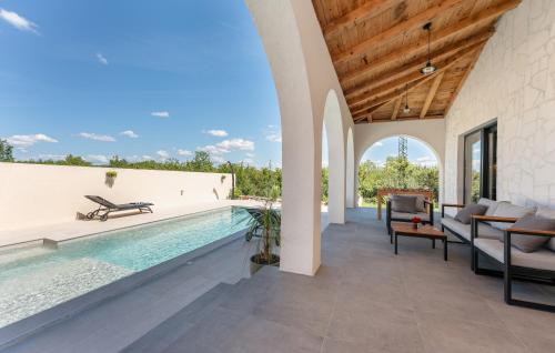 Peldbaseins, Holiday Home Olivarum with heated pool in Stankovci