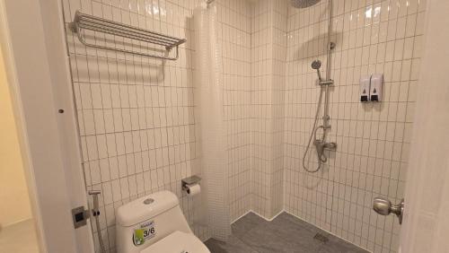 Norns Silom Cafe & Stay - image 2