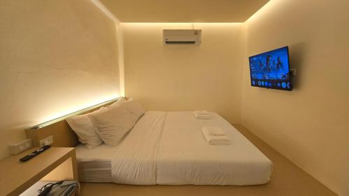 Norns Silom Cafe & Stay - image 3