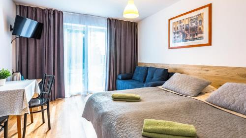 1 queen bed, 1 sofa bed