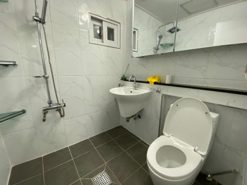 16, near hongik univ, 1st floor, Party room! 4 rooms