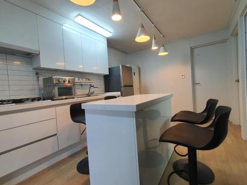 16, near hongik univ, 1st floor, Party room! 4 rooms