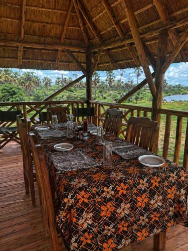 Tangi Elephant Camp in Paraa
