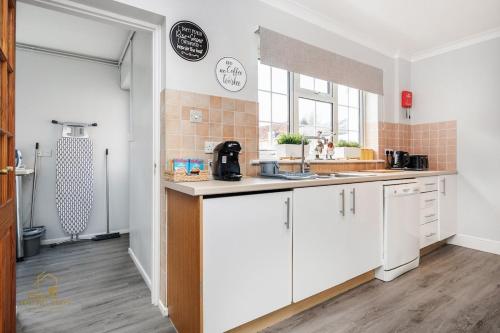 Contractor Stay 4 Bed in Ascot with WiFi and Parking in Ascot
