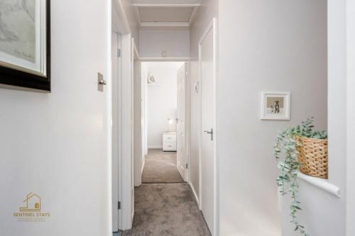 Contractor Stay 4 Bed in Ascot with WiFi and Parking in Ascot