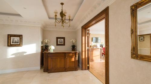 Ashburn Hotel - image 35