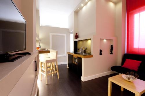 Sorrento Apartments One - image 5