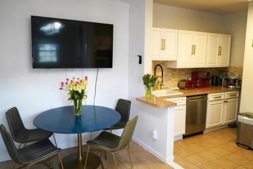 Manhattan Doorstep Retreat in วีฮอว์เคน (NJ)