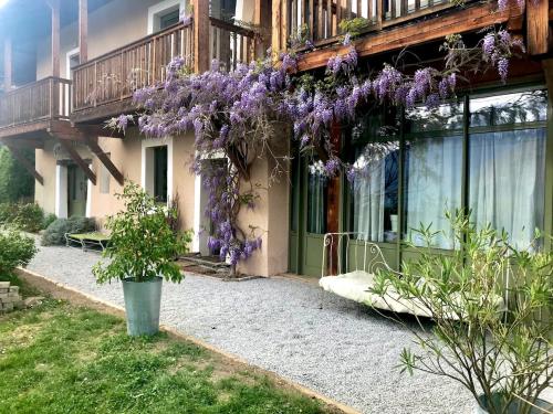 Charming house with pool in Savoie in Argentine
