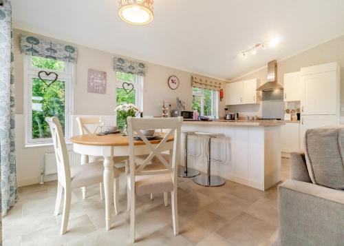 Viesnīcas āriene, Otters Mead Boutique Lodges in Beetley