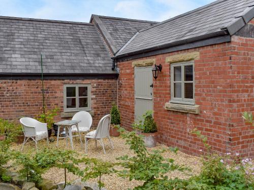 Vista exterior, Black Lion Folly in Mold