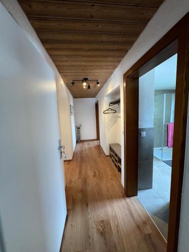 Ieeja, Top Apartment mit Parkplatz & viel Platz in Bayerbach bei Ergoldsbach