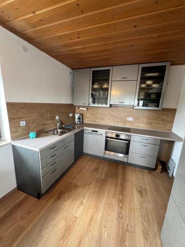 Top Apartment mit Parkplatz & viel Platz in Bayerbach bei Ergoldsbach