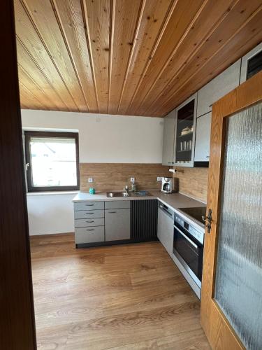 Top Apartment mit Parkplatz & viel Platz in Bayerbach bei Ergoldsbach