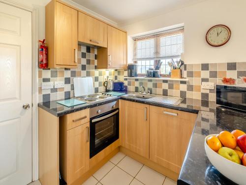 Kitchen, Fair Isle Holiday Cottages - Hill Top Cottage in Newport East