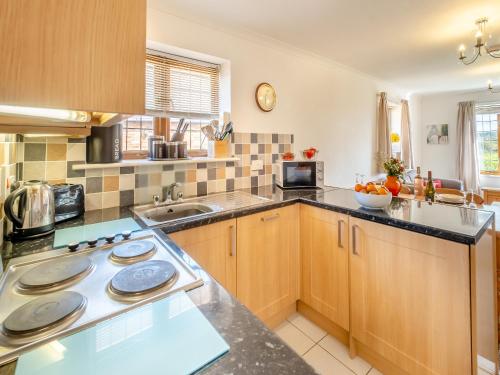 Kitchen, Fair Isle Holiday Cottages - Hill Top Cottage in Newport East