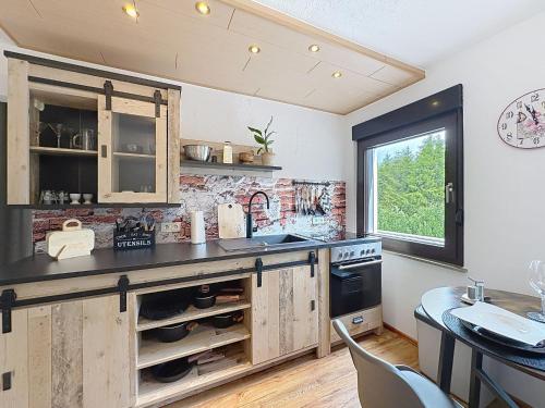 virtuve, Apartment Eifelhome Two nahe Nurburgring by Interhome in Fuchshofen