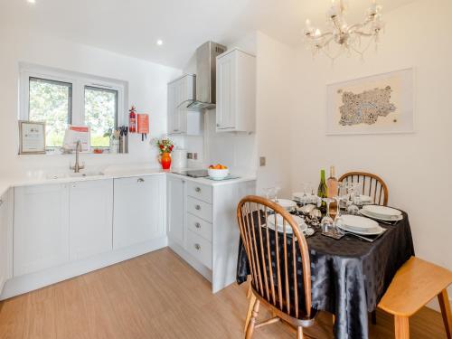 Kitchen, Fair Isle Holiday Cottages - Fisher in Newport East