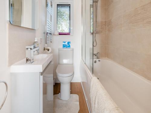 Bathroom, Fair Isle Holiday Cottages - Fisher in Newport East