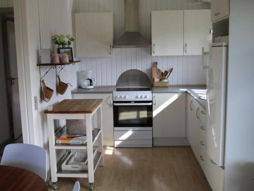 kuhinja, Holiday Home Zuhra - 680m from the sea by Interhome in Sydals
