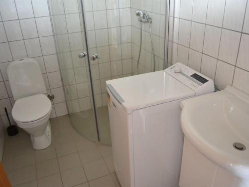 浴室, Apartment Lorenz - 2-3km from the sea by Interhome in 羅蒙-柯克比