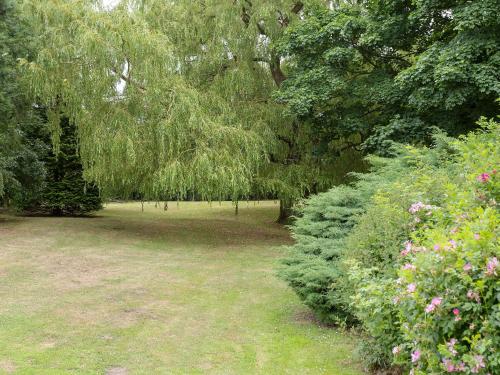 Dārzs, Old High Hall in Wickhambrook