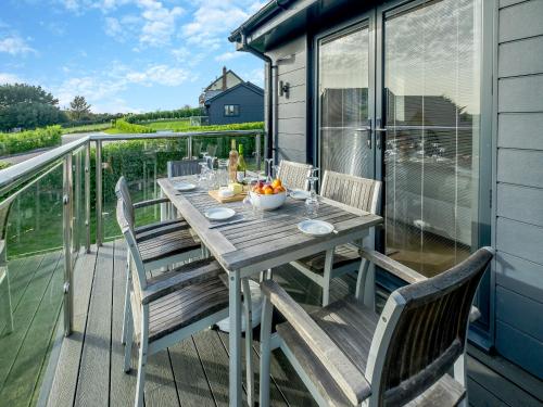 Exterior view, Fair Isle Holiday Cottages - Fastnet in Newport East