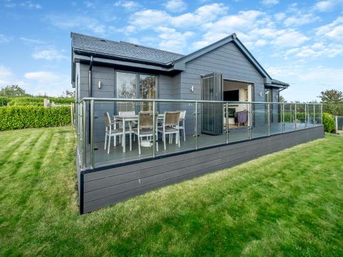 Exterior view, Fair Isle Holiday Cottages - Fastnet in Newport East