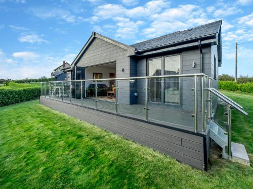Exterior view, Fair Isle Holiday Cottages - Fastnet in Newport East