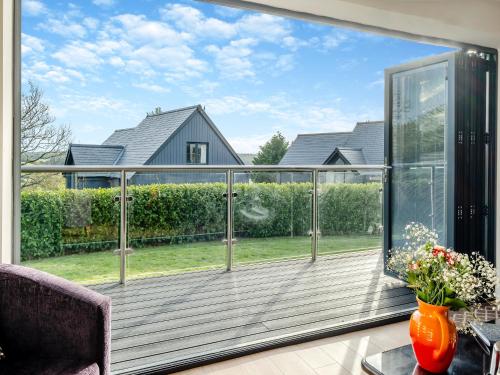 View, Fair Isle Holiday Cottages - Fastnet in Newport East