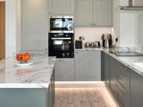 Kitchen, Shannon - Uk46405 in Newport East