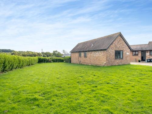 Exterior view, Fair Isle Holiday Cottages - Hill Top Barn in Newport East