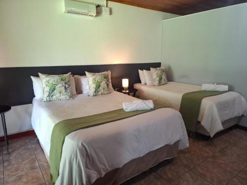1 double bed, 1 twin bed