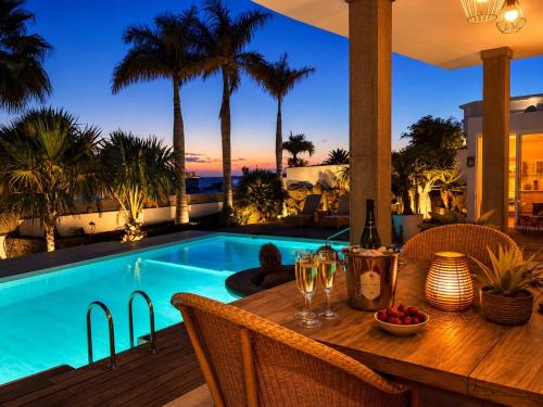 Villa Claus - Private Pool Oasis in Puerto Calero – khách sạn tại Costa Calero