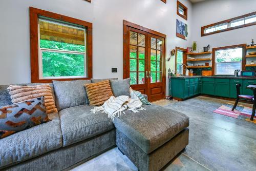 . Appalachian Cabin Haven! Gateway to Lake Linville!